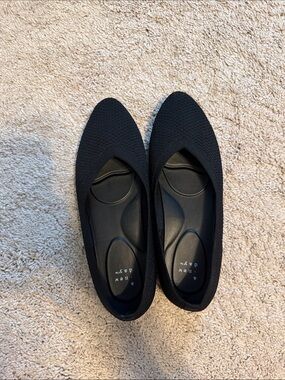 Black Pointed Toe Flats
